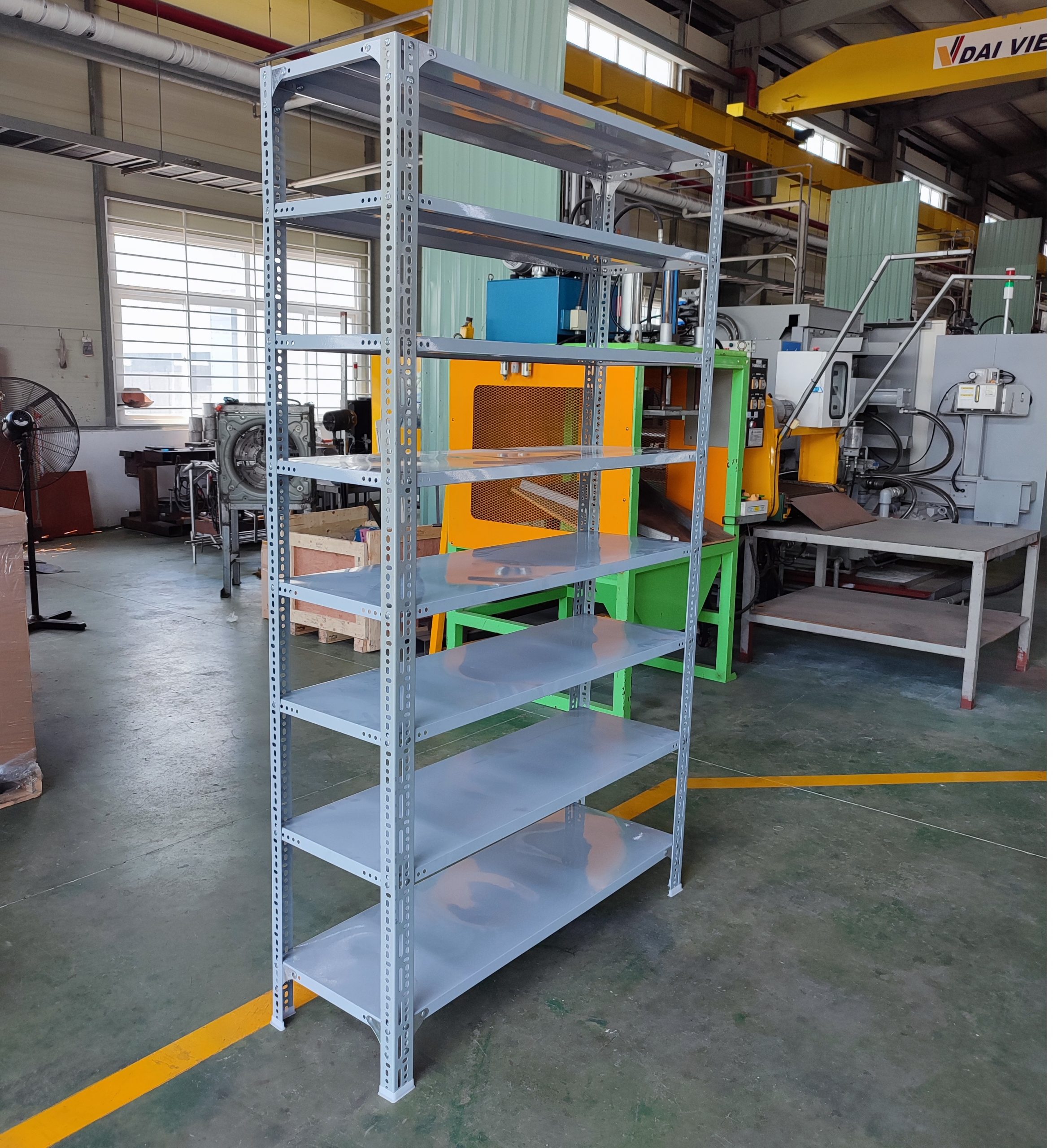 Kệ sắt v lỗ 8 tầng